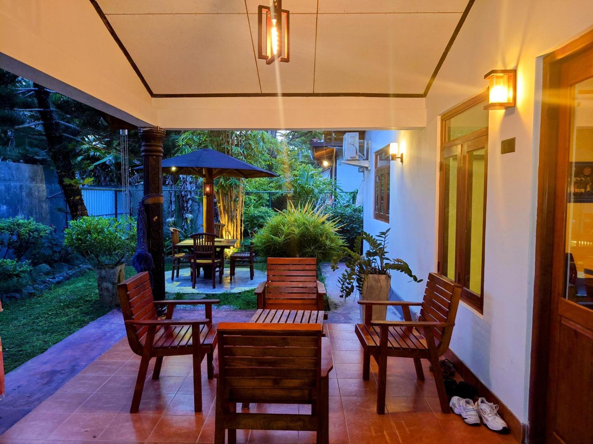 The Whitegates Lodge Weligama Buitenkant foto