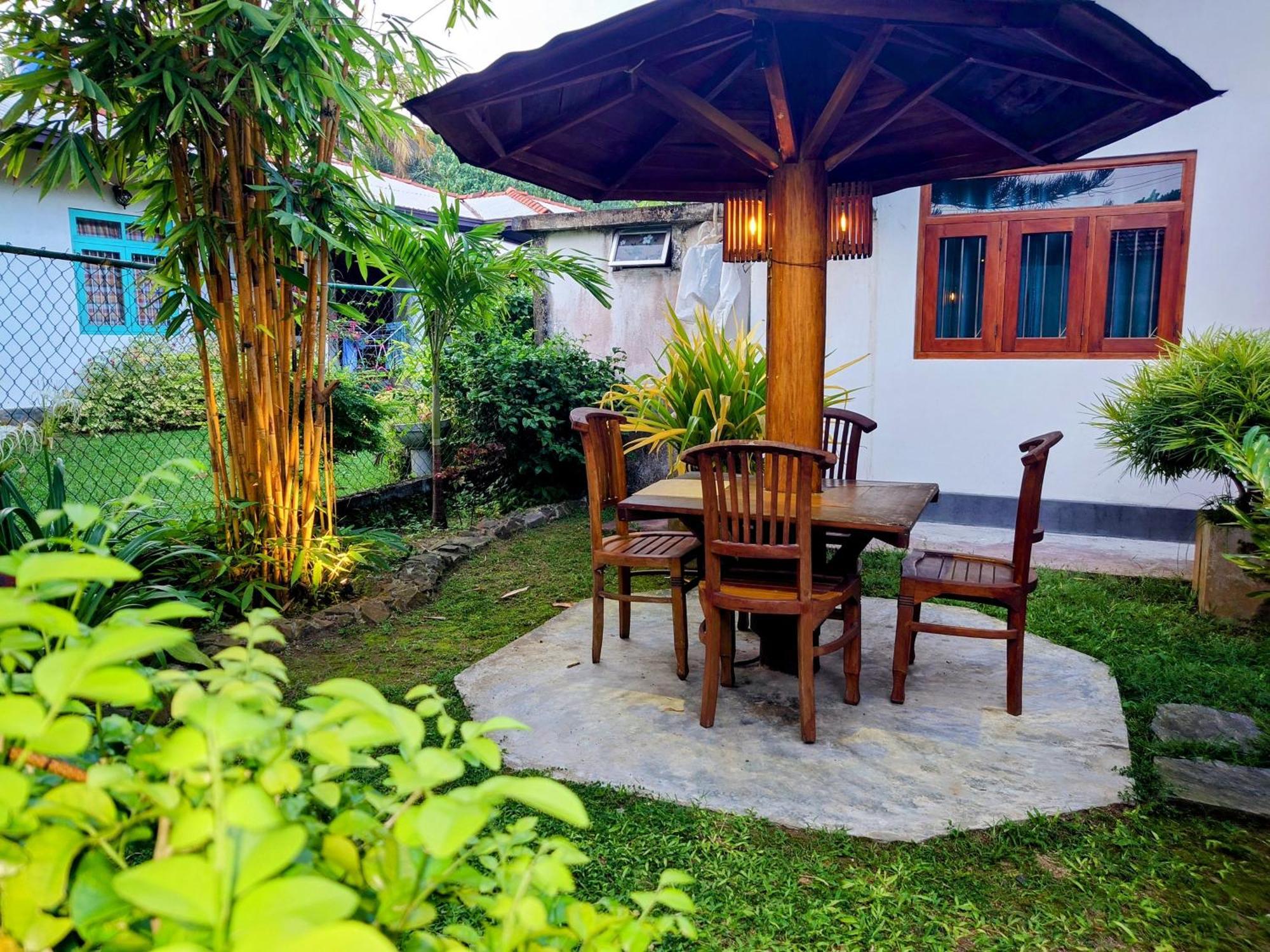 The Whitegates Lodge Weligama Buitenkant foto