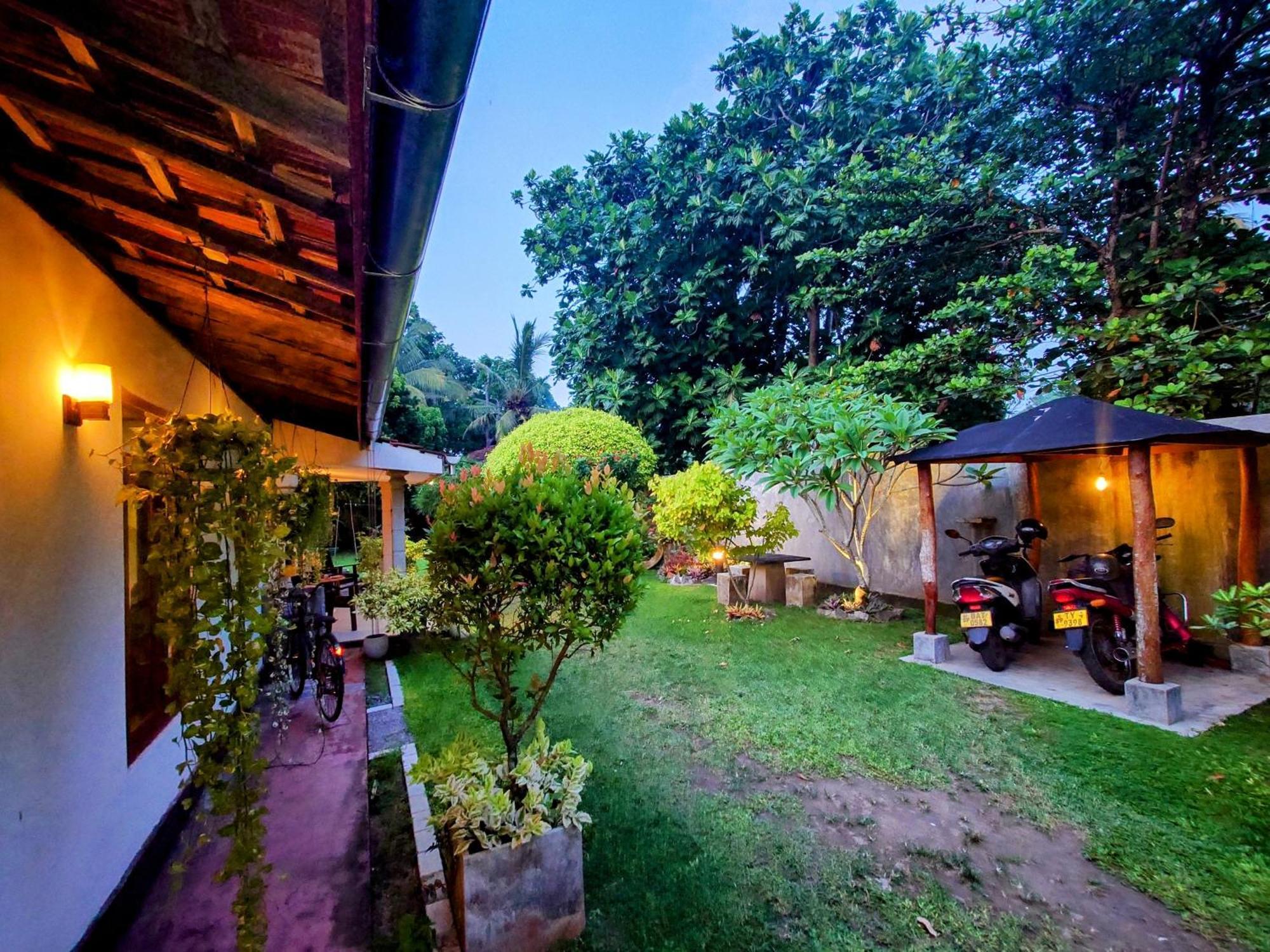 The Whitegates Lodge Weligama Buitenkant foto