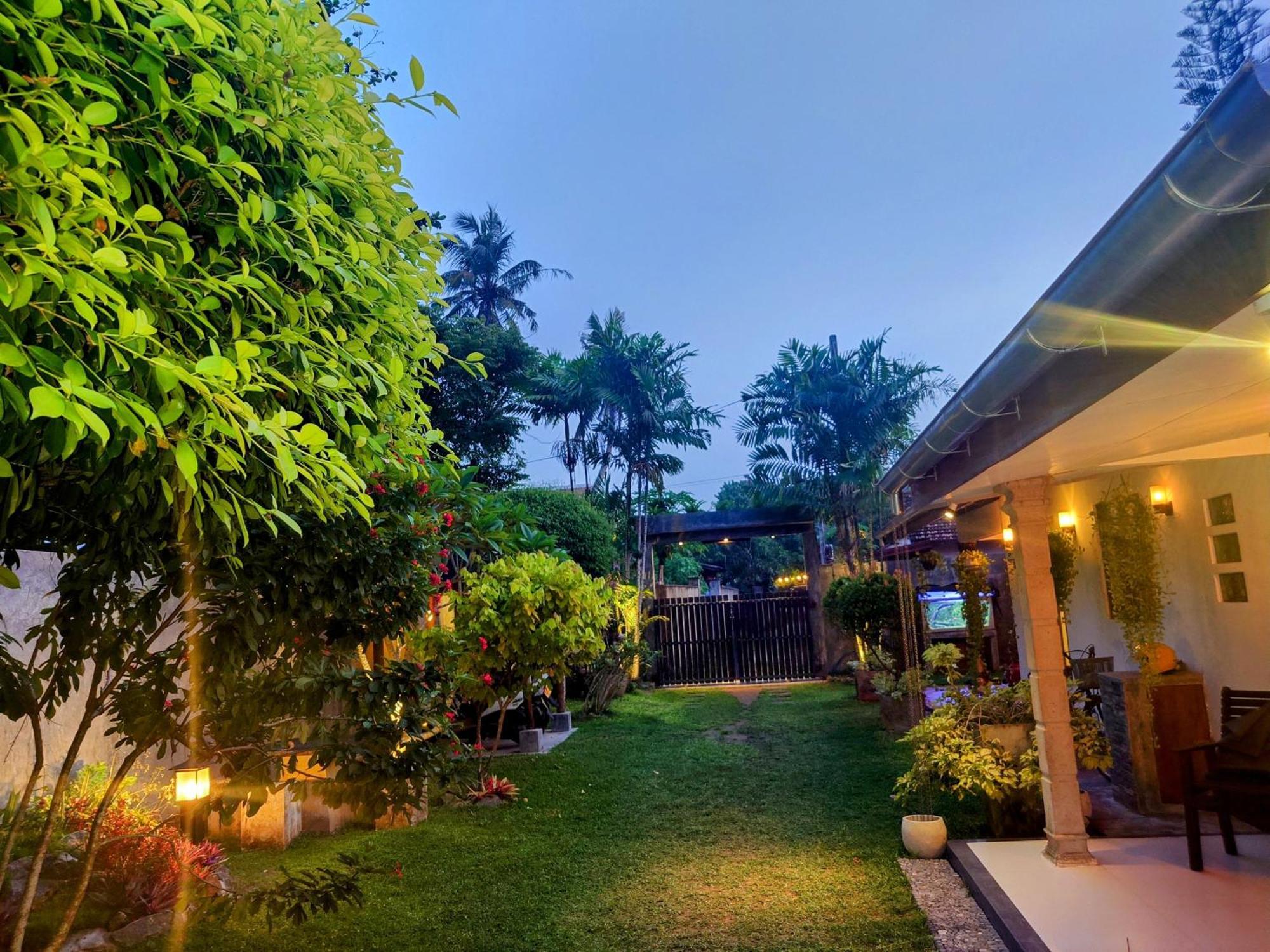 The Whitegates Lodge Weligama Buitenkant foto